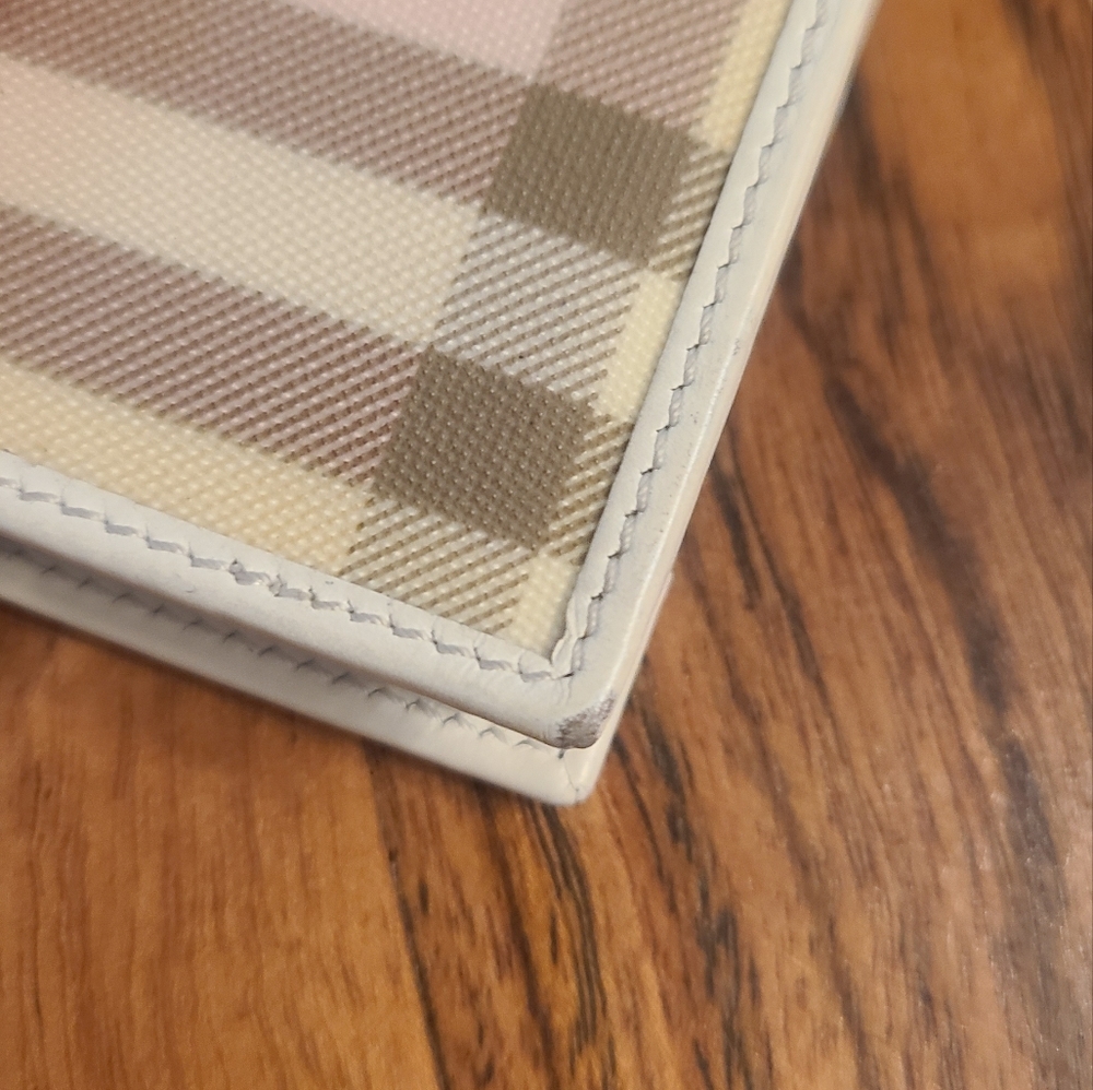 RARE Burberry Kiss Lock Bifold Wallet White Pink Plaid Vintage Authentic - Picture 8 of 8
